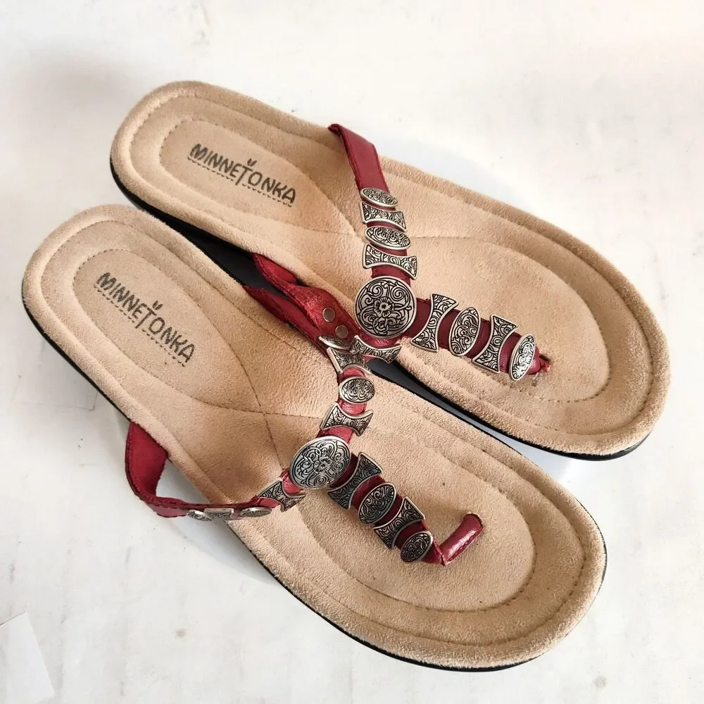 Minnetonka Thong Sandals Size 8 Red Suede Leather Silver Conchas Western Comfort